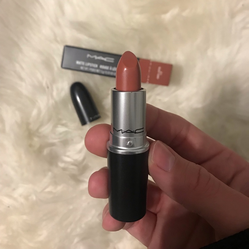 ✨ MAC Velvet Teddy lipstick w/box ✨